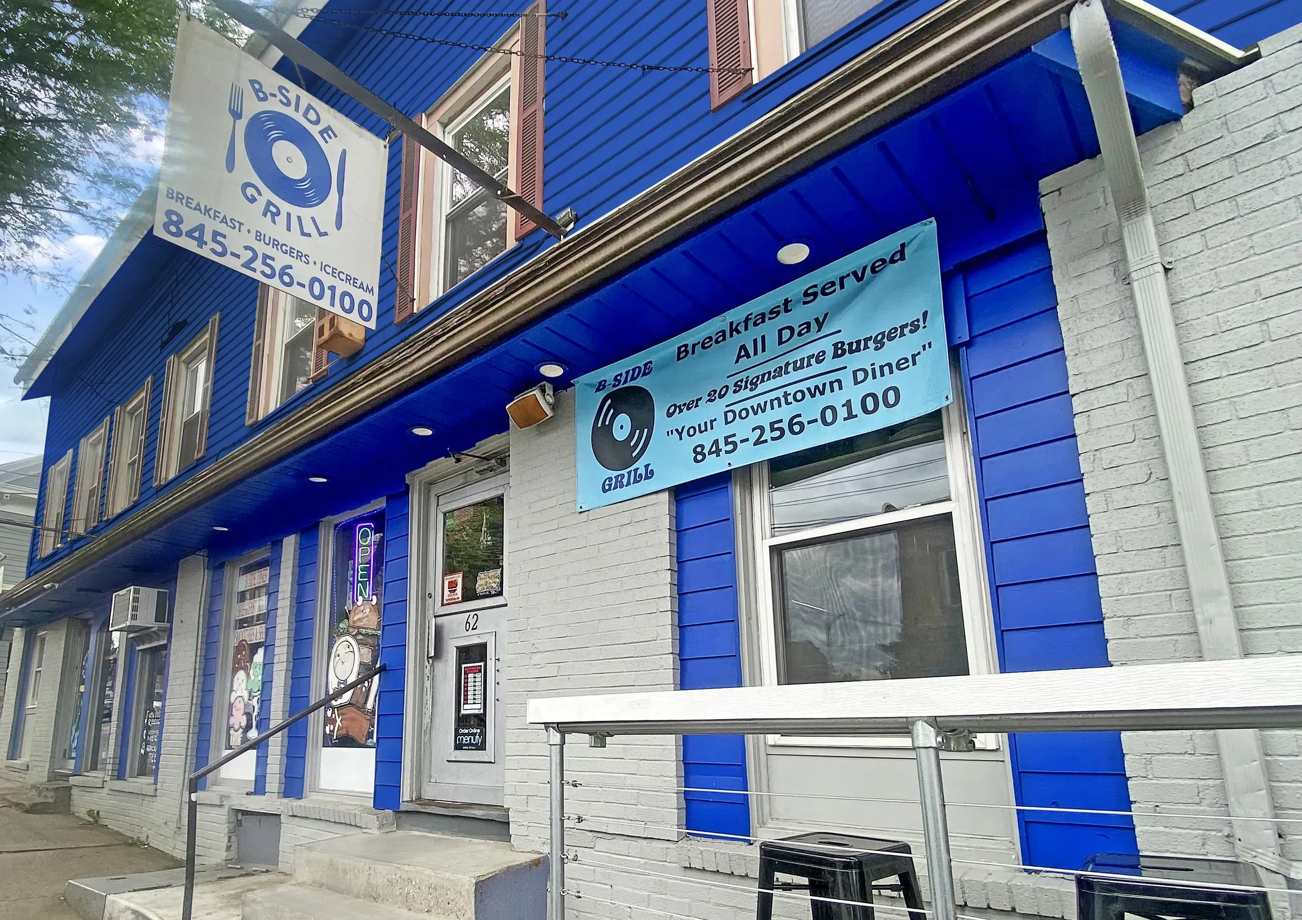 Image of the outside of B-Side Grill